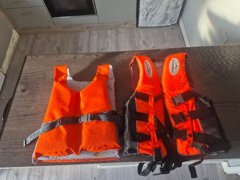 Kids life kackets 