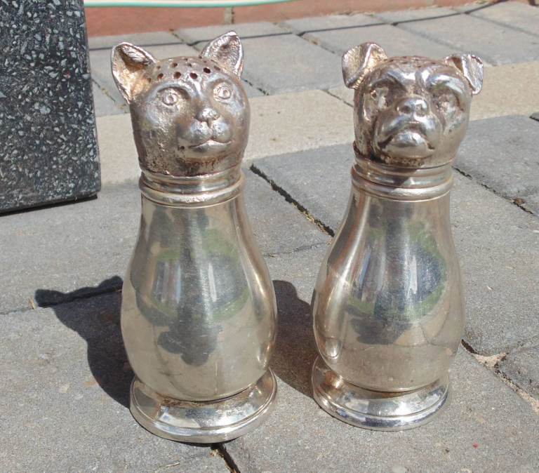 (#1254) pair silver plated cat dog salt + pepper pots (Pick up or post, Dy4 area)