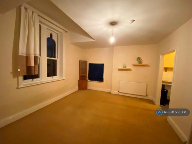 1 bedroom flat in Mount Royde, Manningham, Bradford, BD8 (1 bed) (#688508)