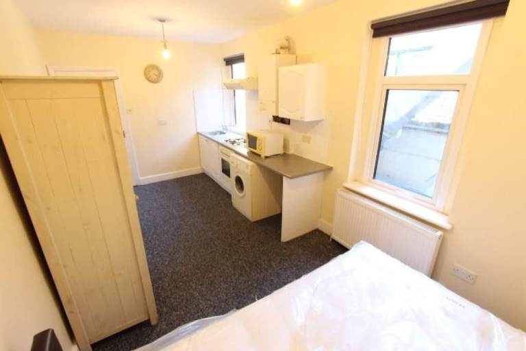 Studio To Let W14. Available NOW. West Brompton, West Kensington. Chelsea, Earls Court. CALL NOW 