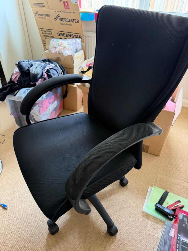 Comfortable Black Office Chair with Armrests – Good Condition