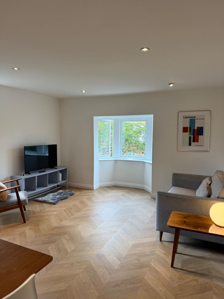 PREMIUM 3 Bedroom. Bills included. WIFI, TV, FULLY Furnished. 