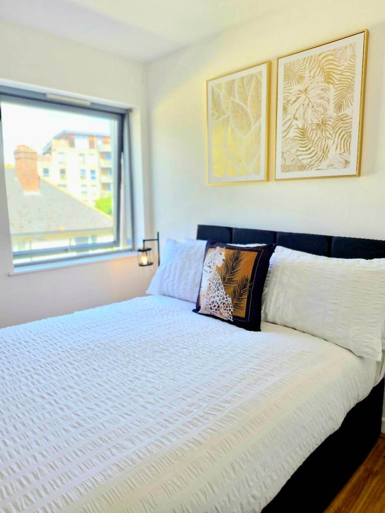 Contractor Long Stays FREE PARKING sleeps Large Balcony 3 - 2 Bedroom 