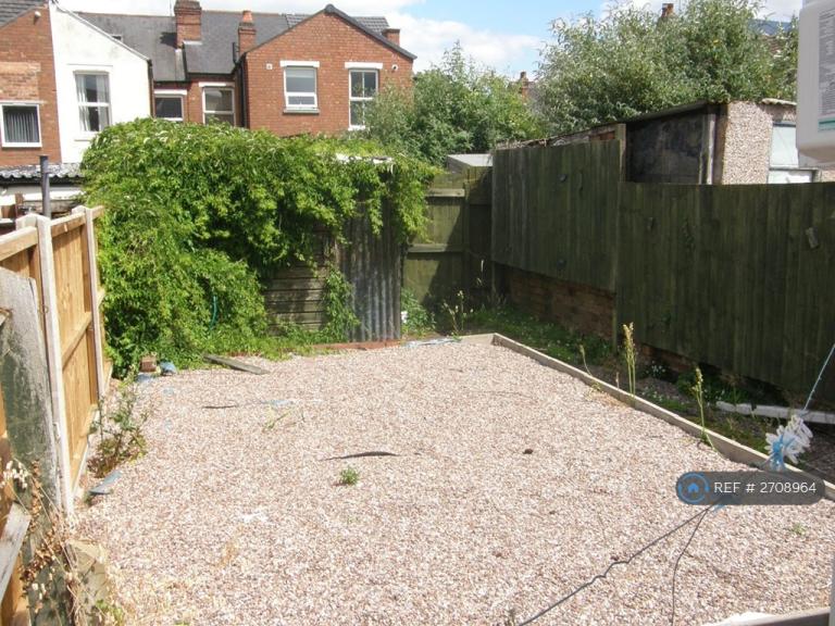 1 bedroom flat in Queensland Avenue, Coventry, CV5 (1 bed) (#2708964)