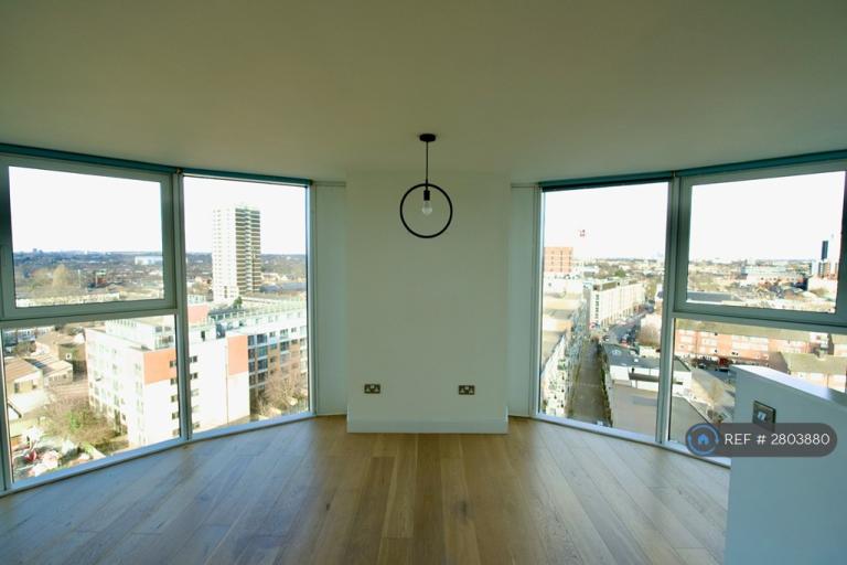 2 bedroom flat in Angel Lane, London, E15 (2 bed) (#2803880)