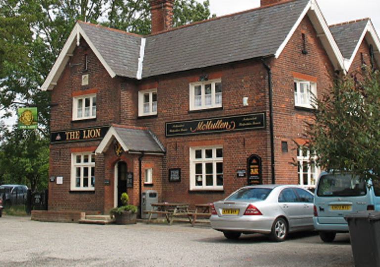 Unique opportunity! Rooms in former pub - 10 mins from Princess Alexandra Hospital 