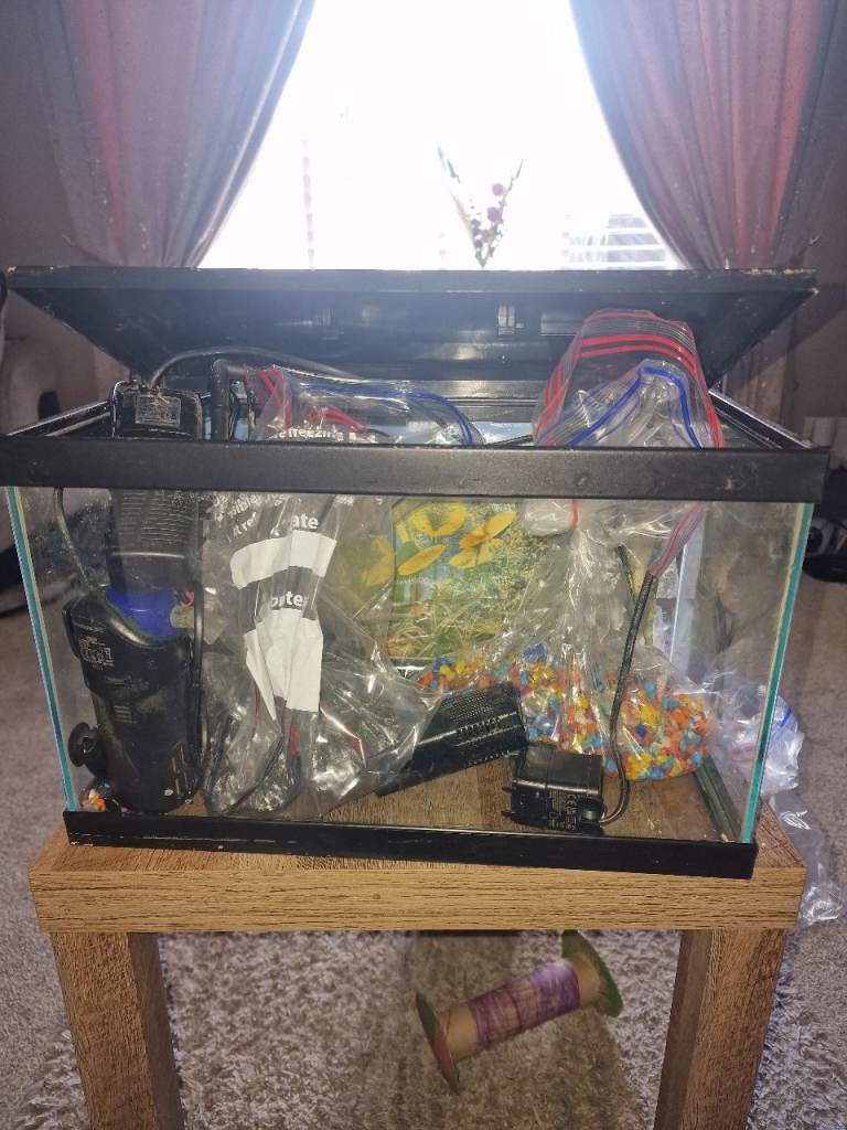 Small fish tank and accessorys 