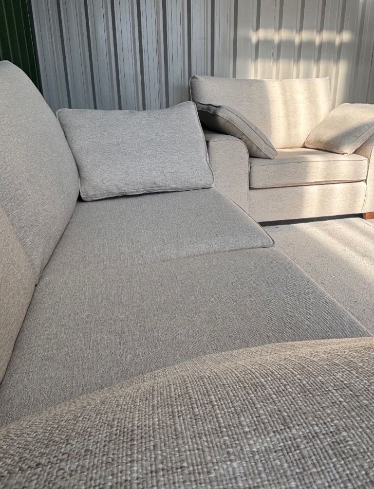 Immaculate ex display M&S Nantucket neutral 3 seater sofa & lovechair 