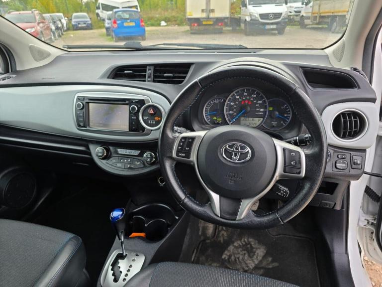 2014 Toyota Yaris 1.5 VVT-h Trend Hatchback 5dr Petrol Hybrid CVT Euro 5 (101 ps) Hatchback Hybri...