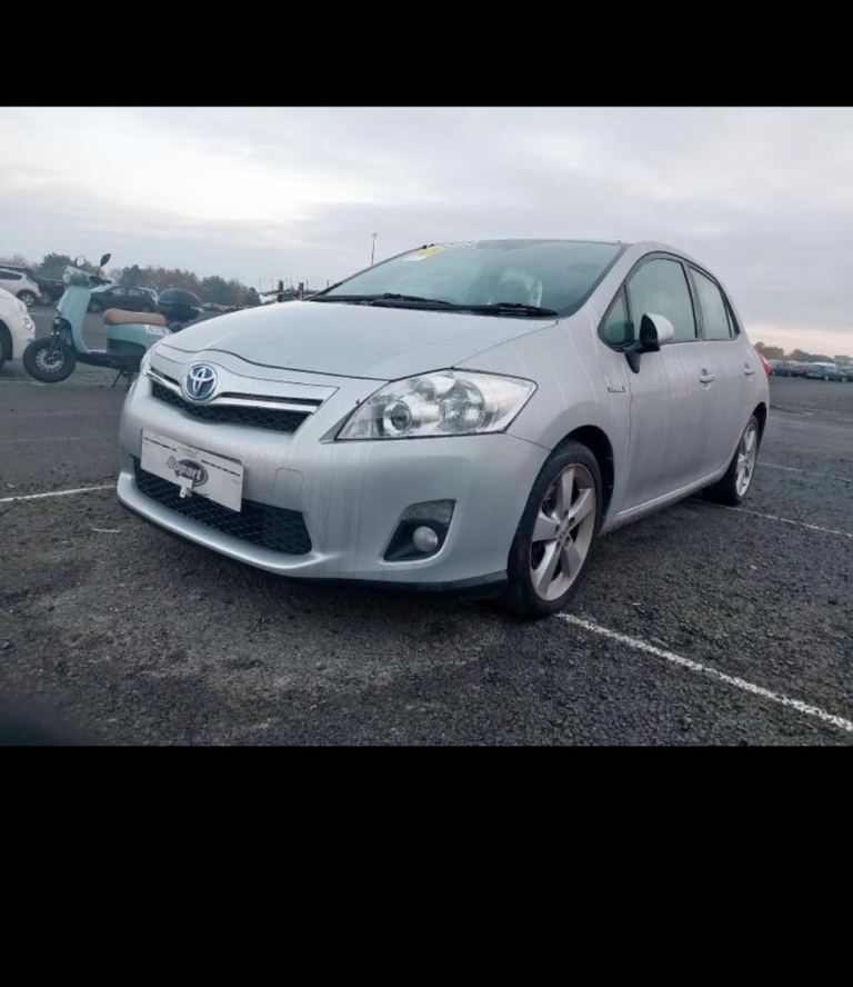 AURIS AUTOMATIC AND HYBRID 2011 