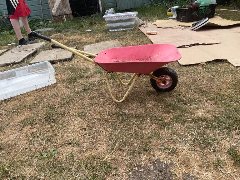 Children’s wheelbarrow 
