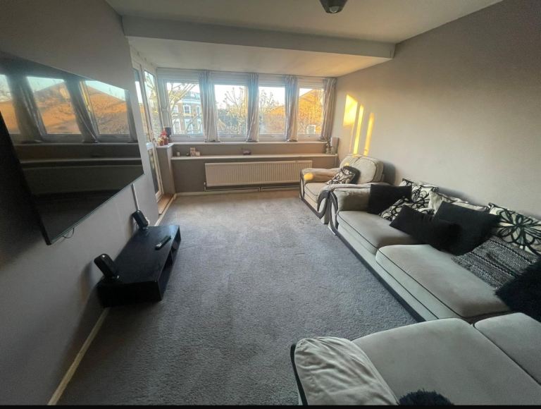 HOMESWAP OPPORTUNITY — 2-BED FLAT IN LADBROKE GROVE (W10)