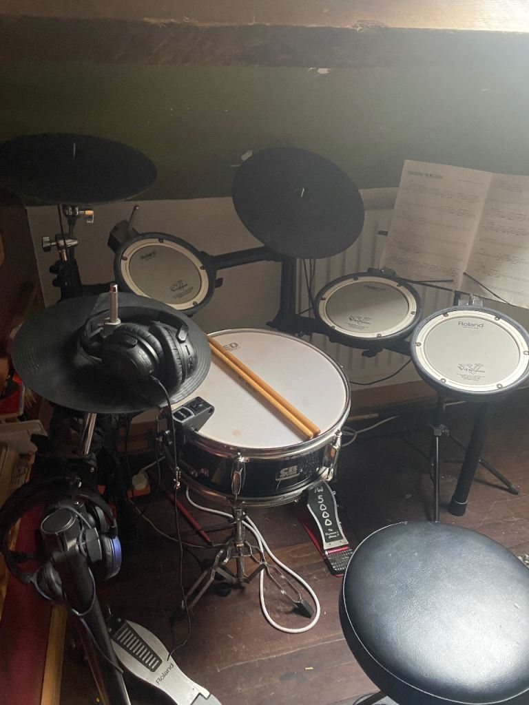 Roland td9 electronic drum kit 