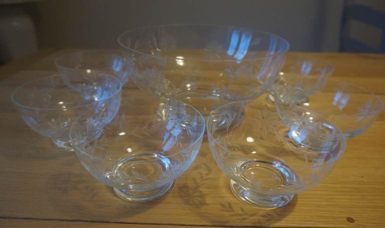 Large floral design cut-glass dessert bowl and 6 matching smaller dessert bowls. Perfect condition