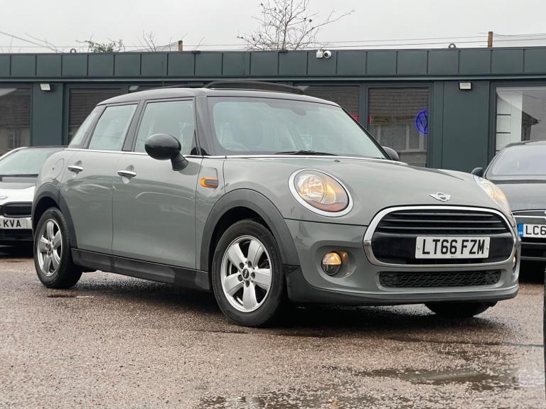  MINI Hatch 1.5 Cooper Auto Euro 6 (s/s) 5dr Petrol Automatic