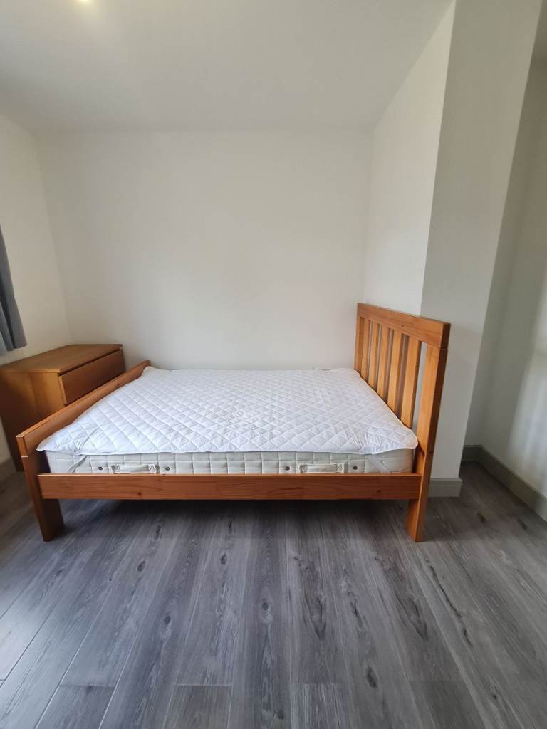 Double room to let 