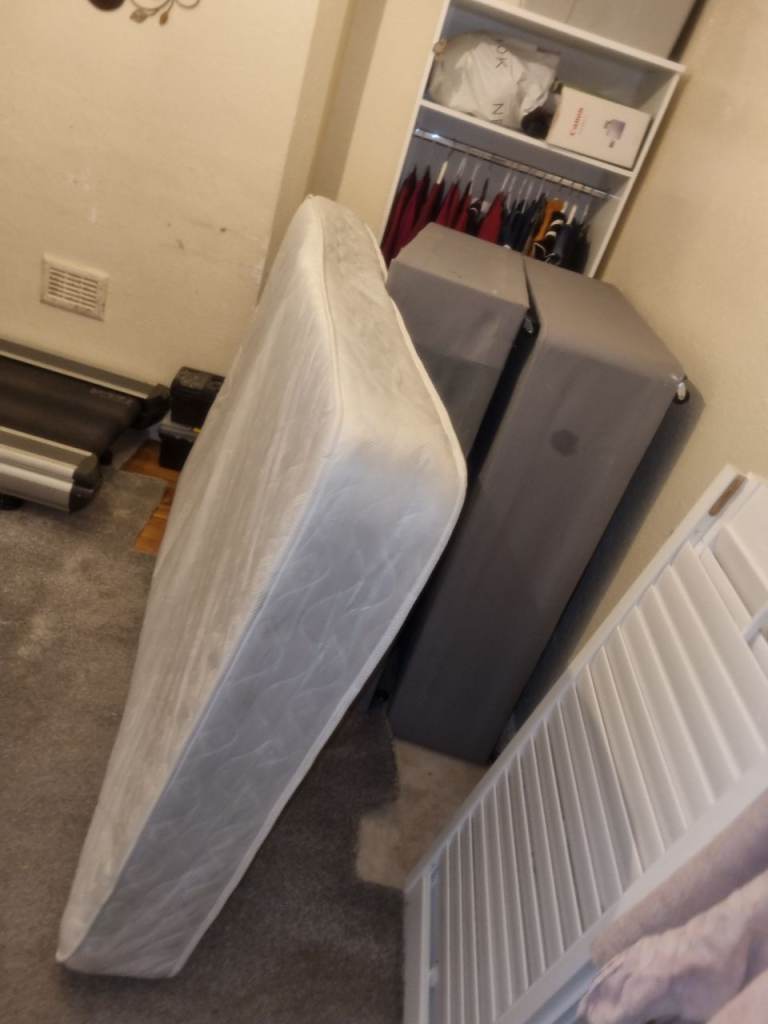 image for Dubl bed and mattress small 