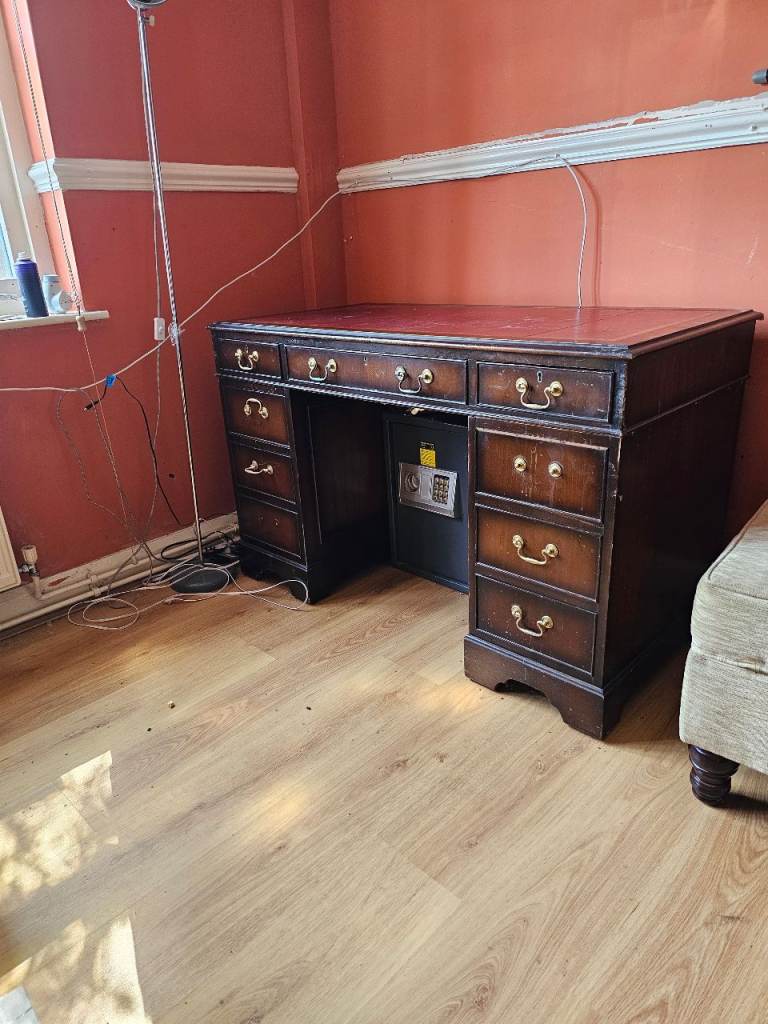 Edwardian pedestal desk