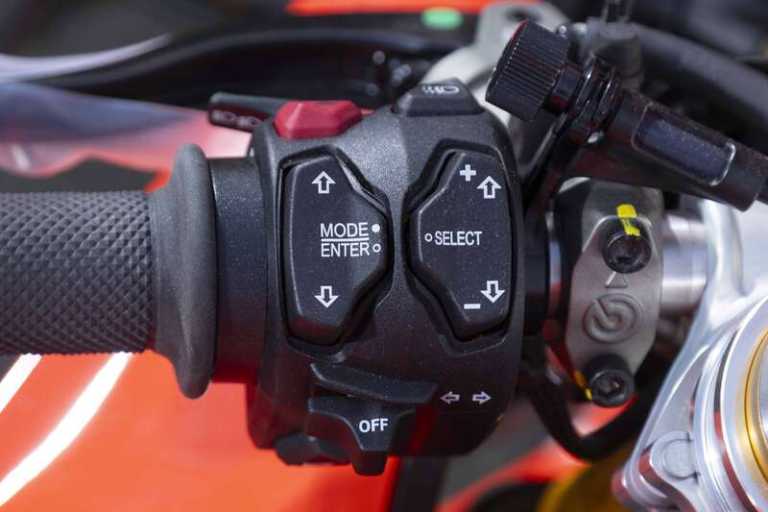  Ducati PANIGALE V4 BAUTISTA WORLD CHAMPIONSHIP REPLICA 11 Manual