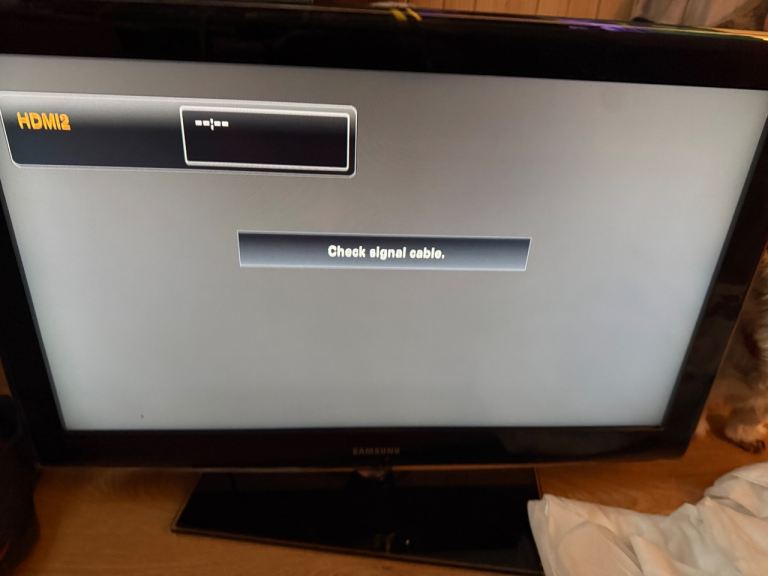 Samsung LE37B550 LCD TV – Good Condition