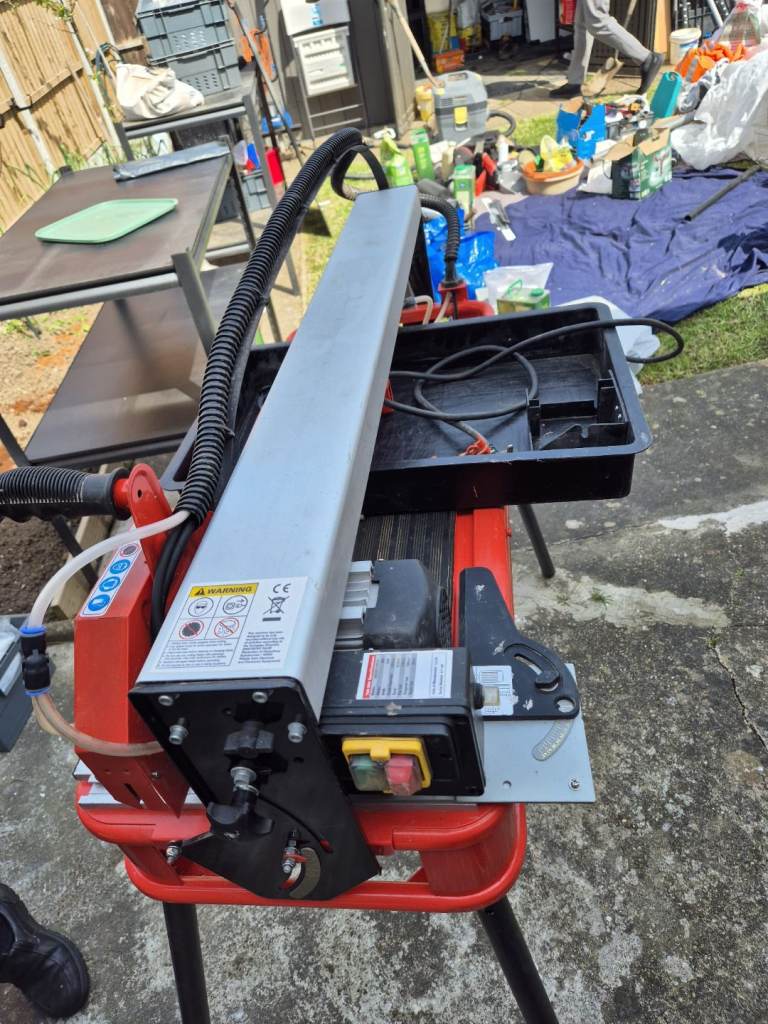 Tile cutter