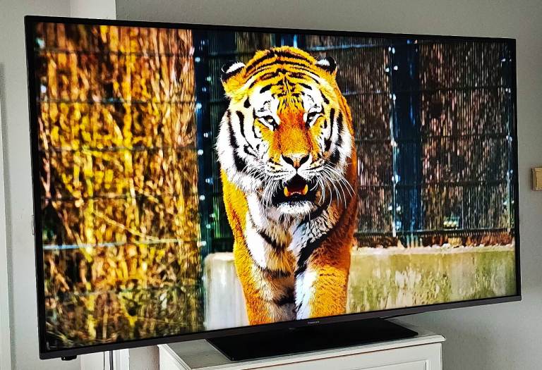 65" PANASONIC SMART 4K ULTRA HD HDR SLIM WIFI APPS TV FREEVIEW RC STAND -FREE  DELIVERY