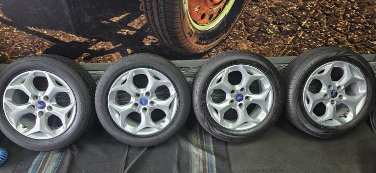 Ford Genuine 16 alloy wheels + 4 x tyres 205 55 16 Road March