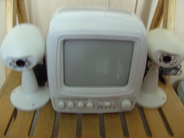 Security cameras and monitor set