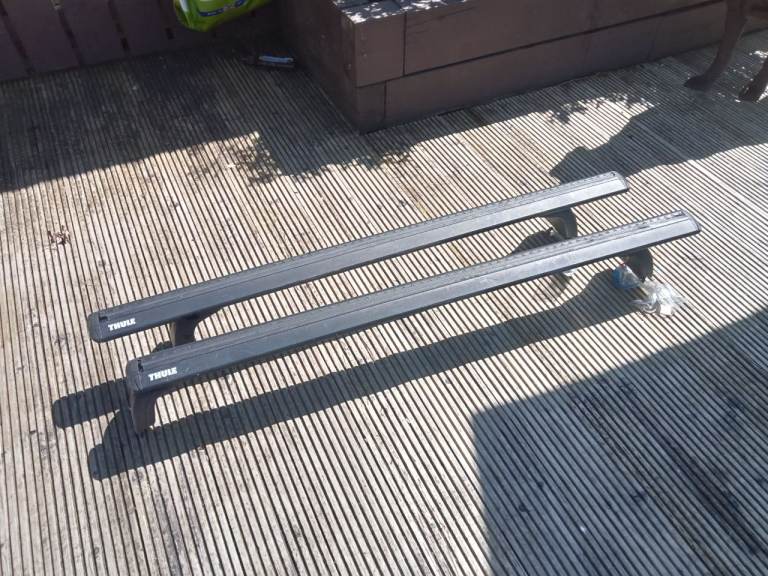 Thule black roof bars 118cm £50