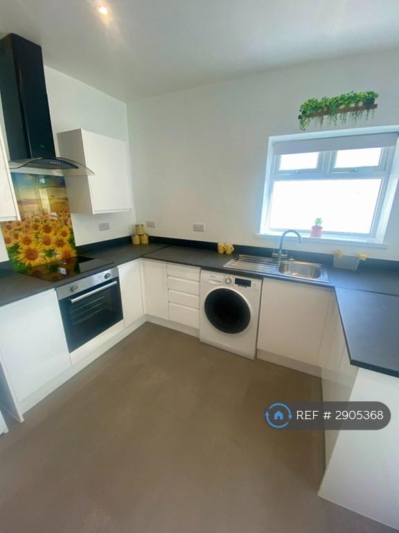 2 bedroom flat in Whitchurch Road, Cardiff, CF14 (2 bed) (#2905368)