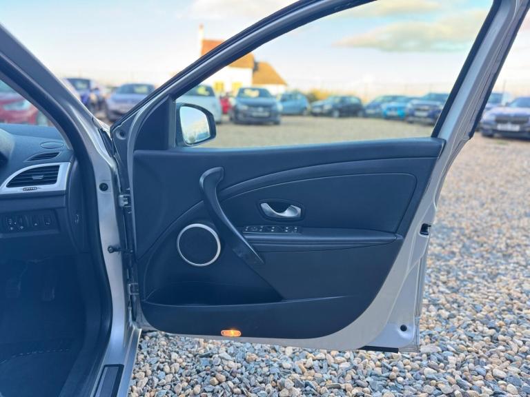 2009 Renault Megane 1.9 dCi Privilege Euro 4 5dr HATCHBACK Diesel Manual