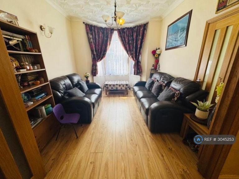 3 bedroom house in Florence Road, Southall, UB2 (3 bed) (#3045253)