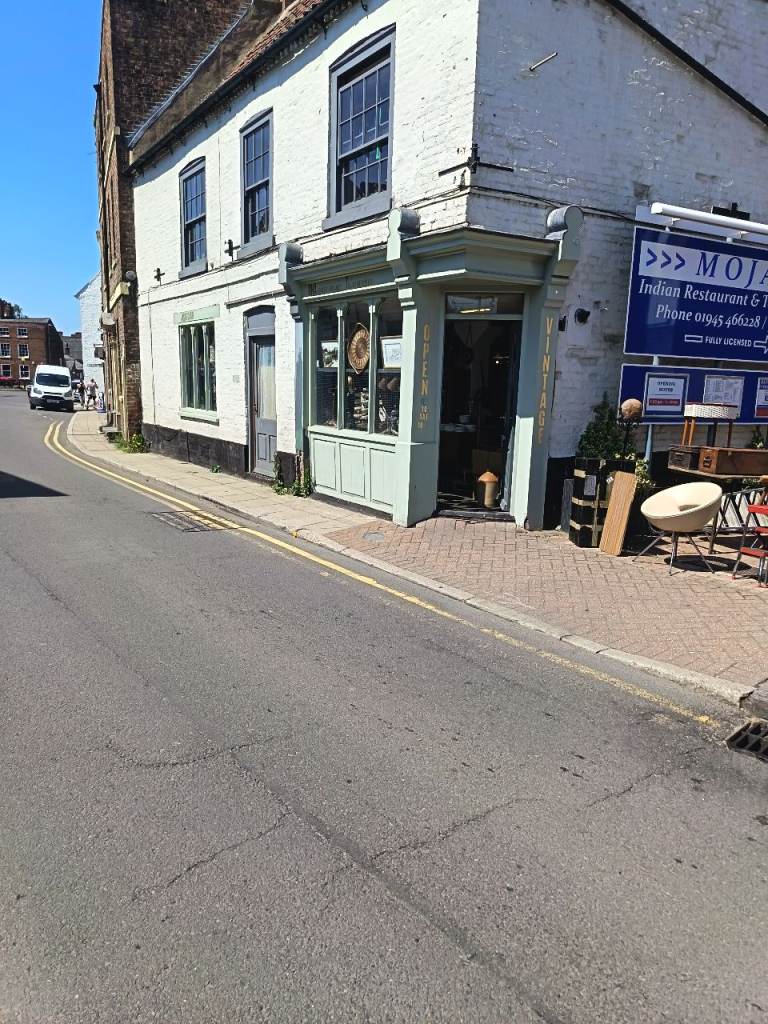 Retail Lock up shop -Wisbech Cambs - £140/week- Flexi Terms -Direct Landlord