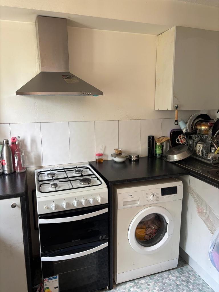 Central Slough Near Train-Station First Floor One Bedroom Flat To Rent 
