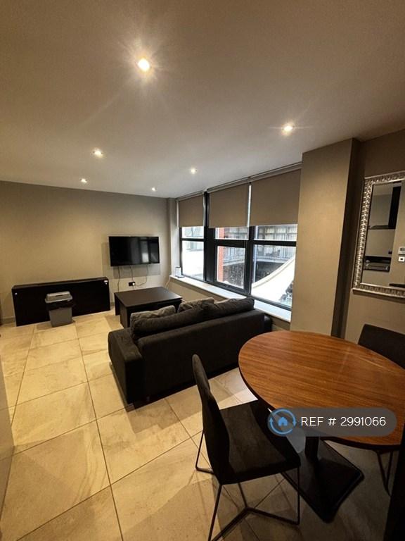 Studio flat in Trafalgar House, Leeds, LS1 (#2991066)
