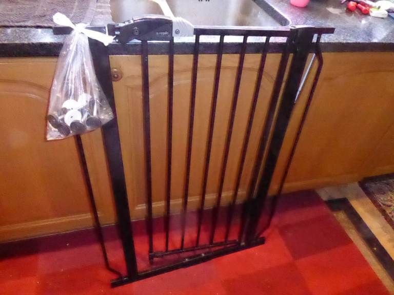 Baby / Pet Gate - Black 