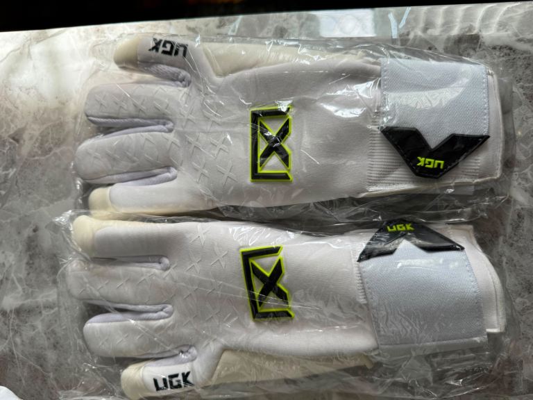 UGK Professional Goalkeeper Gloves Size 10 Football Goalie Gloves White BNIP