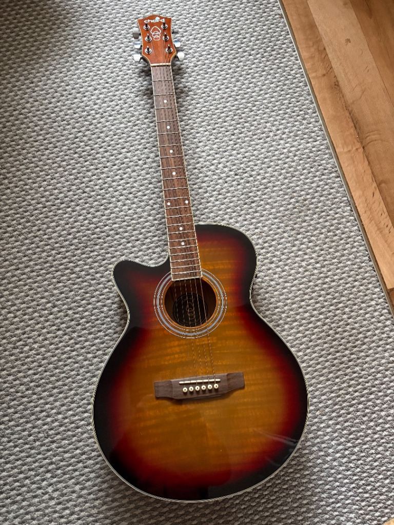 Chord, electro acoustic guitar 