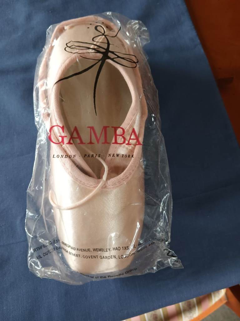 Gamba Turning Pointe Ballet Shoes - Brand New Size 4