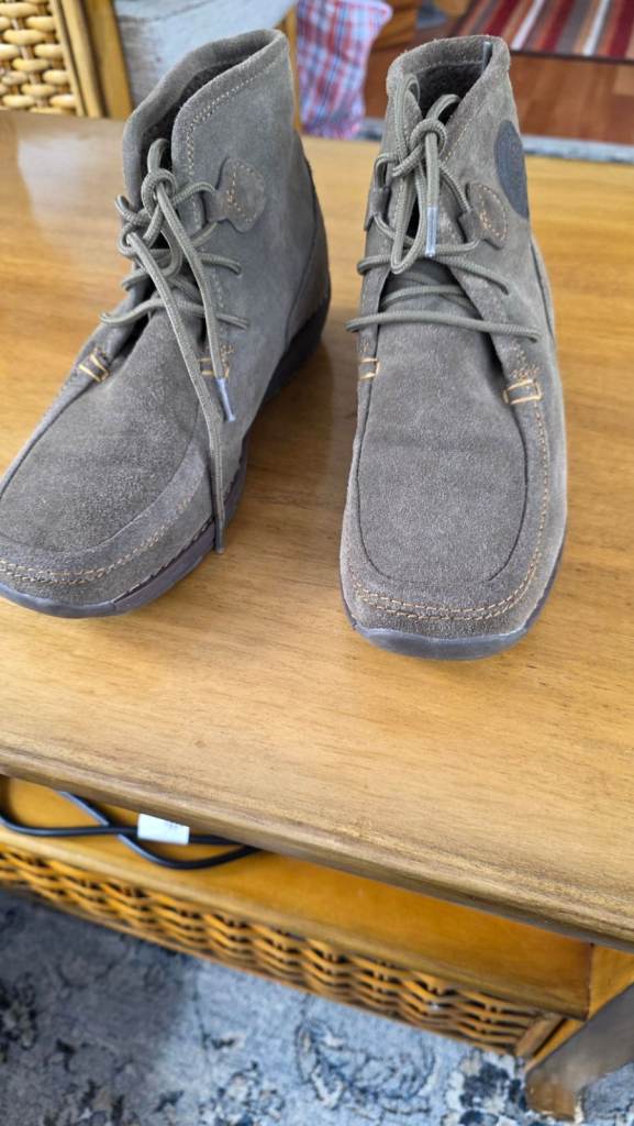 Women's Suede Ankle Boots by Moshulu - Olive Brown, Good Condition size 6
