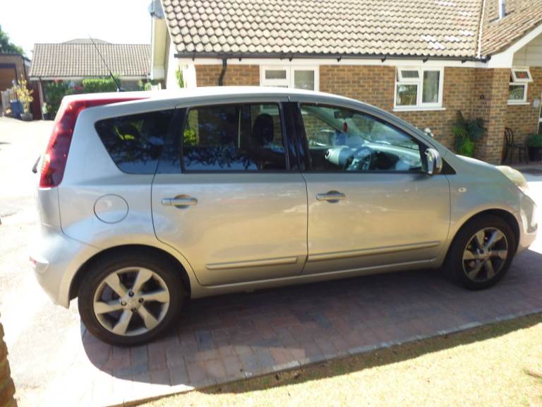 Lovely Nissan Note N-Tec Silver Grey 1.4cc,5 doors,5 speed manual,35,000 miles,full service history 