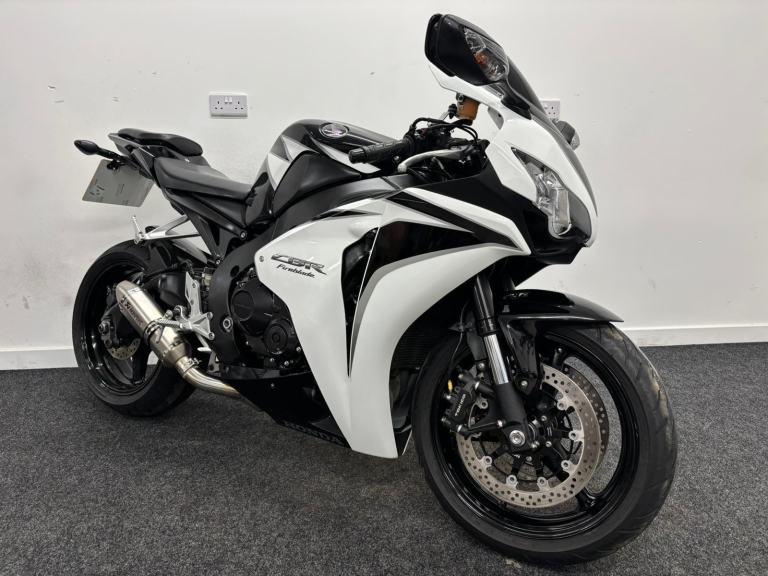 HONDA CBR1000RR FIREBLADE ** READY TO GO - AFTERMARKET EXHAUST - MOT FEB 2027 **