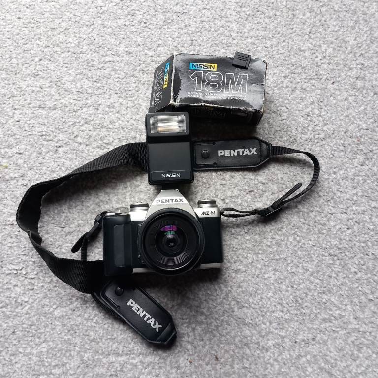 Pentax MZ-M 35mm Film SLR Camera With 35-80mm Lens & beand new Nissin 18M Electronic Flash Unit 