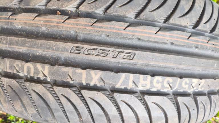 225/55/17 new tyre