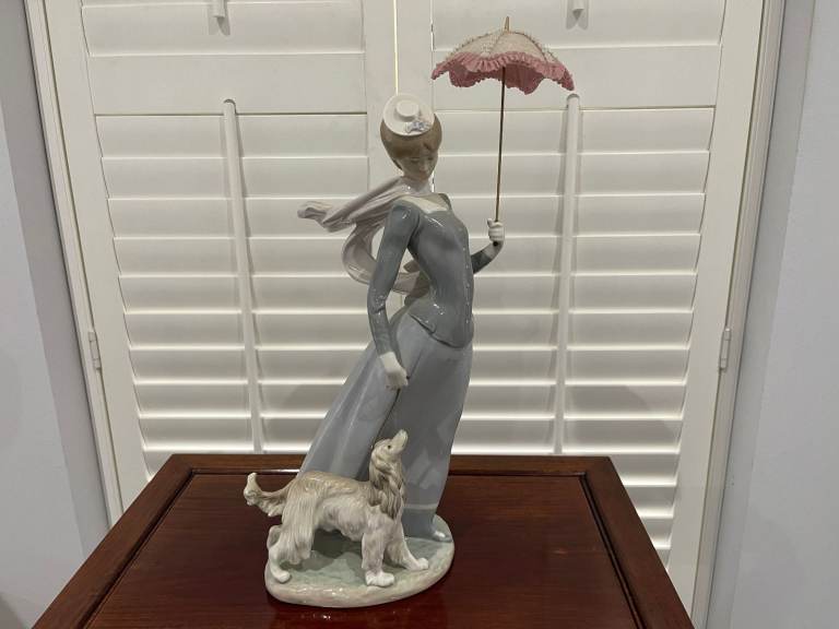 Lladro Porcelain "Lady with Shawl & Dog" Figurine 