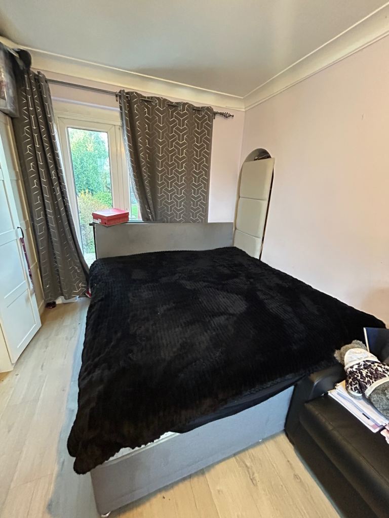 Super King Size Bed Frame – Modern Grey (Great Condition)