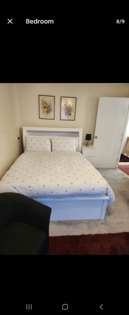 Large double furnished room available 
