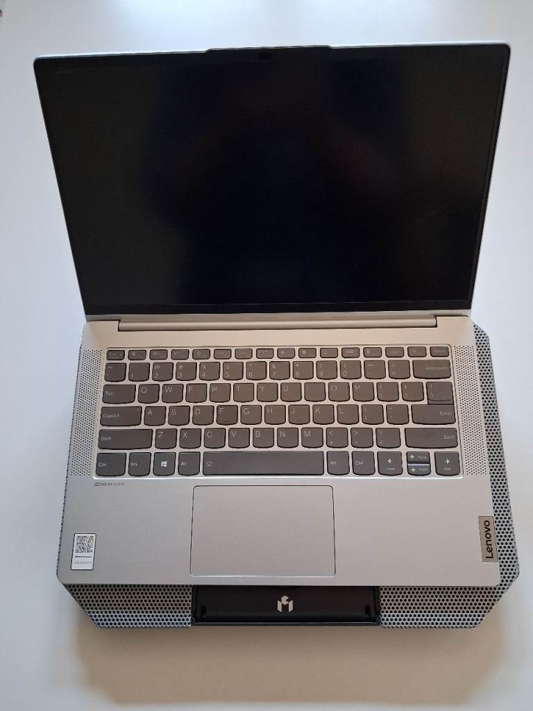 Lenovo 4G Qualcomm Snapdragon 8c (8GB 256GB  SSD) 14" Notebook - Silver