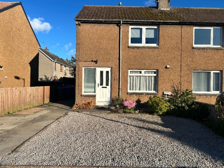 2 Bed Unfurnished End terraced house with garden