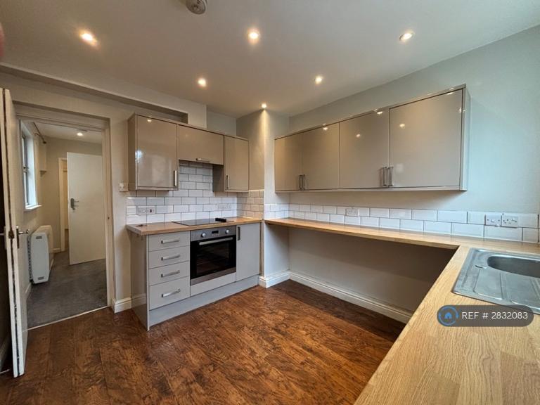 1 bedroom flat in St. Andrews Road, Taunton, TA2 (1 bed) (#2832083)